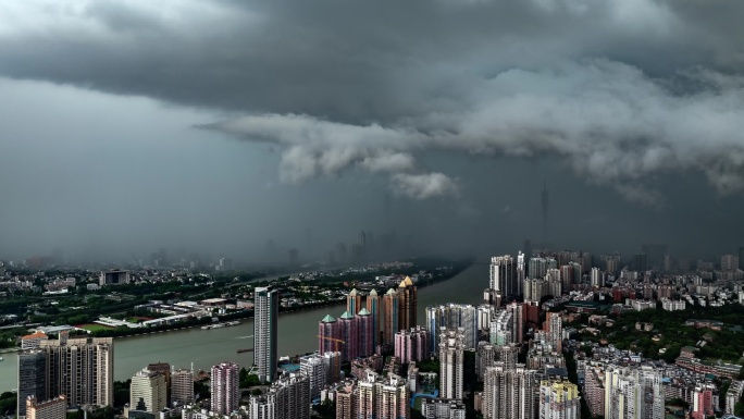 广州乌云暴雨