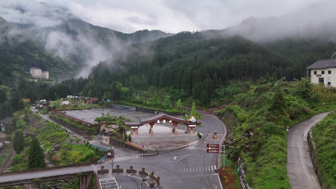 瓦屋山4A级景区大门航拍眉山洪雅晨雾云海