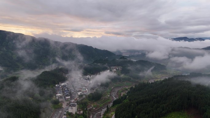 瓦屋山雅女湖云雾缭绕清晨朝霞眉山洪雅航拍