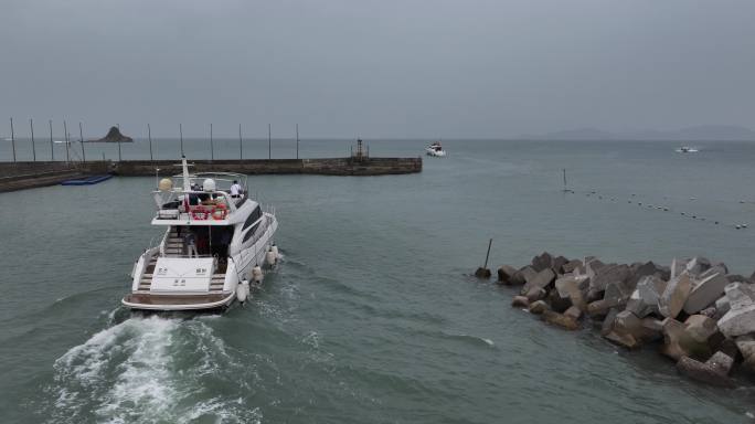 游艇出海航行/深圳大鹏湾航拍游艇