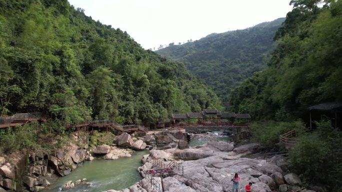 航拍怀集县下帅乡风雨桥及周边风景
