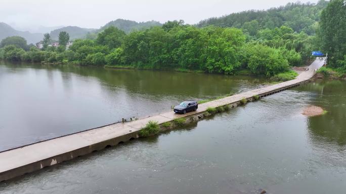 绿色出行山水风光