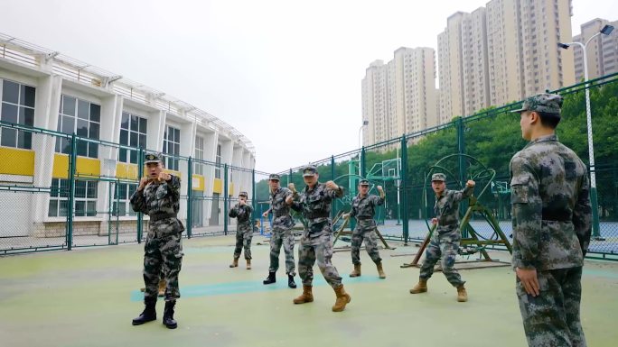 新兵入伍训练参军梦想  车站送别