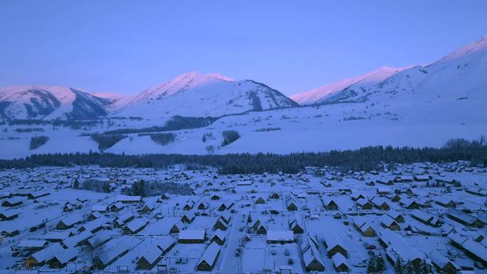 阿勒泰雪乡禾木日出夜景及滑雪场