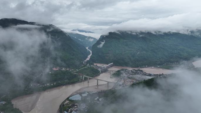 暴雨后的飞仙关山间河流航拍景观