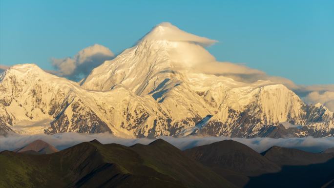 贡嘎雪山德钦秘境日照金山延时视频