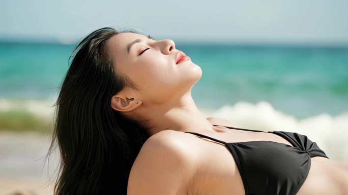 性感美女比基尼泳装美女沙滩美女晒太阳海滩