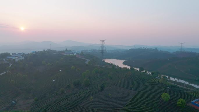 山间输电塔日出景观 电力铁塔与自然风光