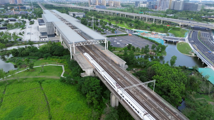 高铁进站出站，沿线高铁站，小型高铁站