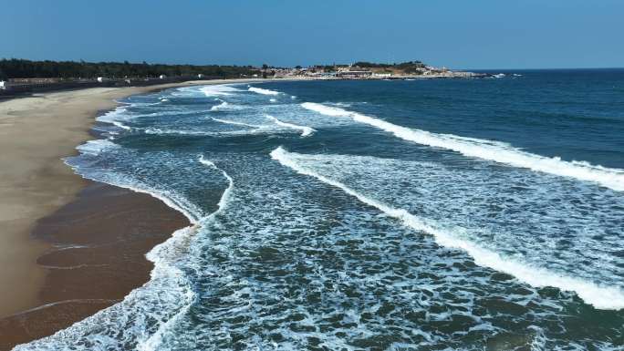 海岸线浪潮拍打