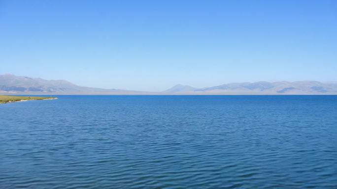 草原湖泊风光