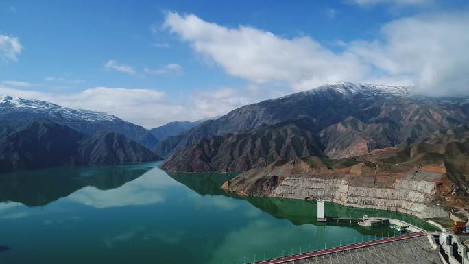 青海省化隆县 公伯峡水库风光