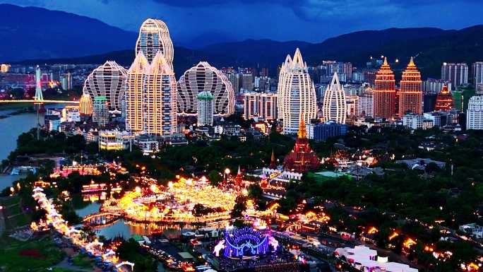 西双版纳告庄夜景
