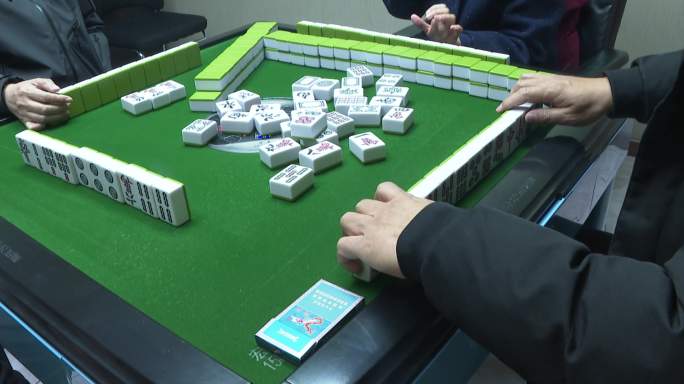 警示教育片赌博打麻将和扑克牌模拟