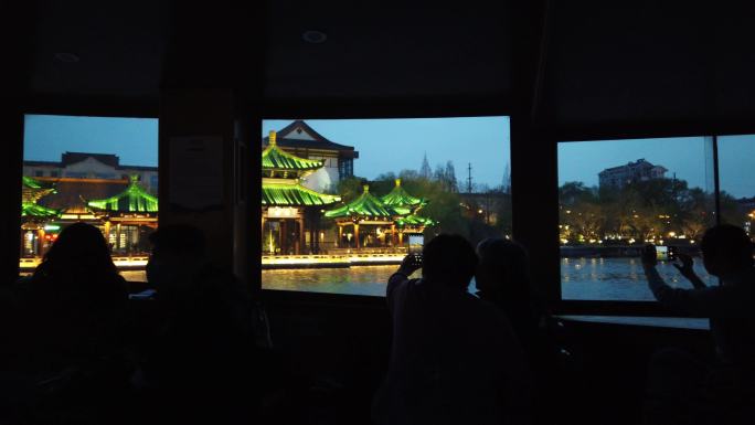 南通濠河夜游船