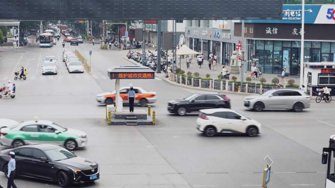 城市道路交通繁忙景象
