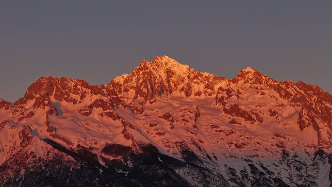 山脉日出景观 日照金山 丽江
