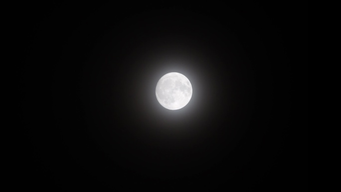 夜空中的满月