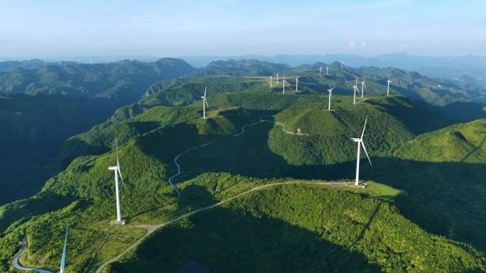 山顶风力发电绿色山峦风机风车
