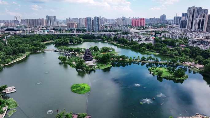 城市公园湖泊航拍景观 城市建筑与自然风光