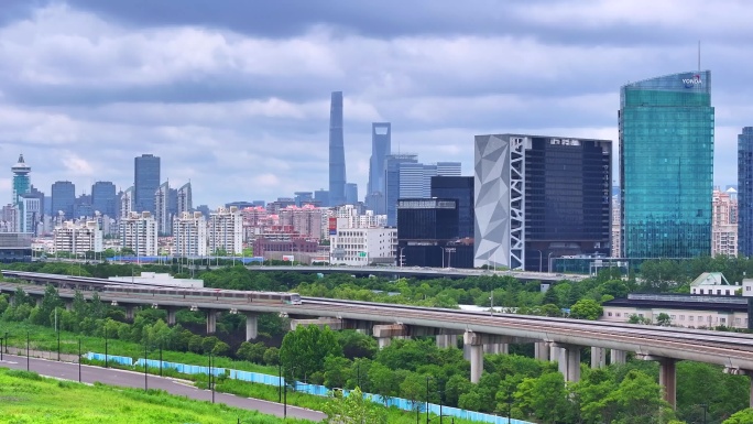 上海城市轨道交通与现代都市风光