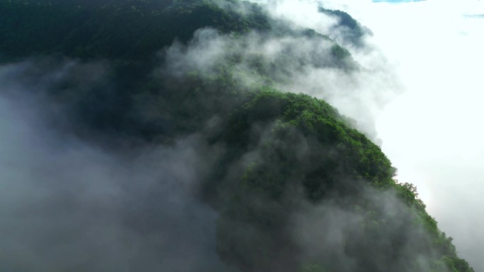 云端山水相依 大气  轻山绿水