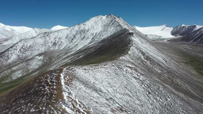 青藏高原昆仑山东段玉虚峰