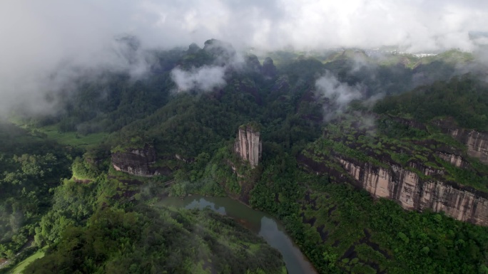 福建武夷山玉女峰穿云破雾航拍