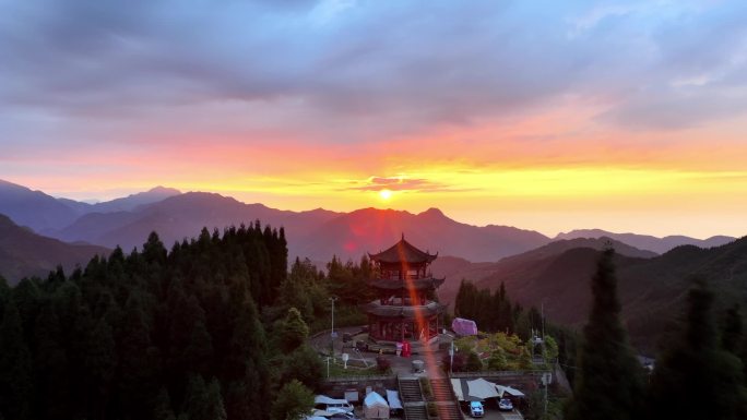 什邡蓥华山钟鼎寺日出