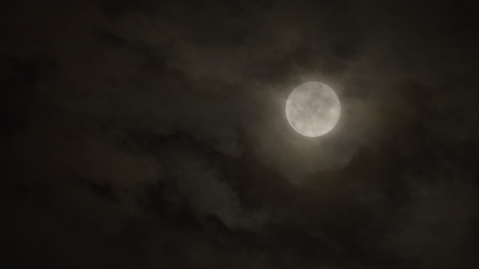 夜晚月亮皎月云层