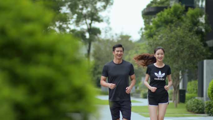 情侣公园健康跑-都市活力健康生活