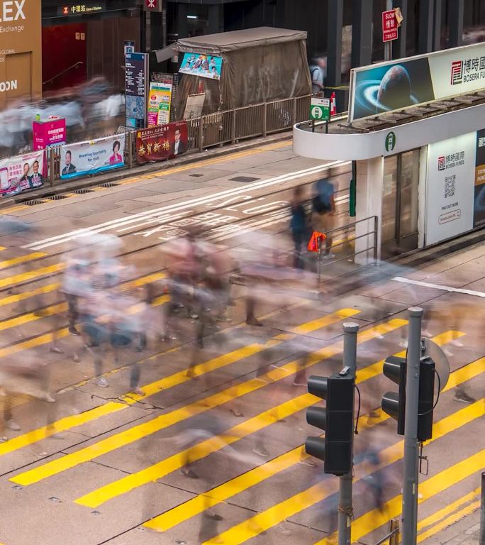 香港街道车来车往_红绿灯过马路_人来人往