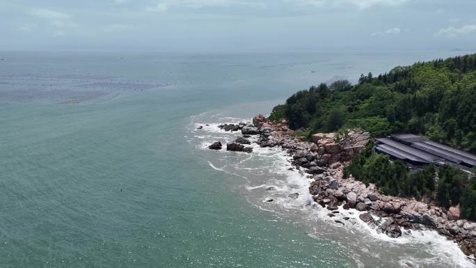 海岸礁石海浪风光
