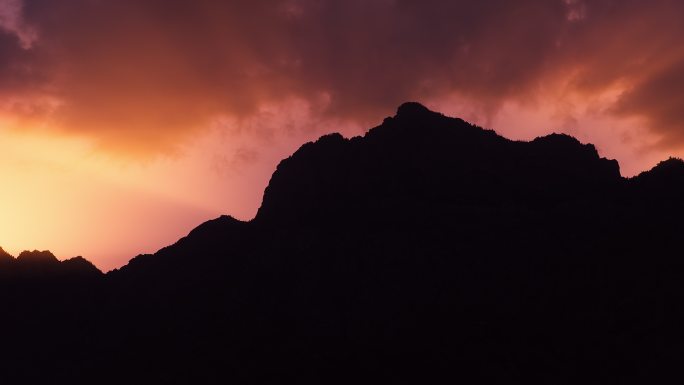 航拍宁夏贺兰山睡佛日落