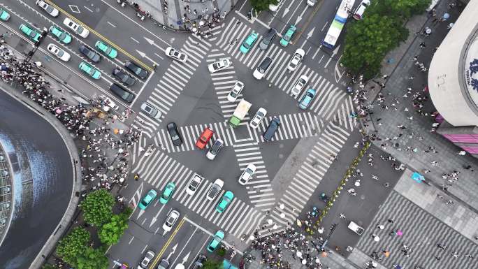 杭州湖滨银泰in77  商场 十字路口