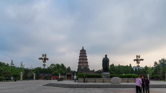 西安大雁塔南广场早晨大范围延时