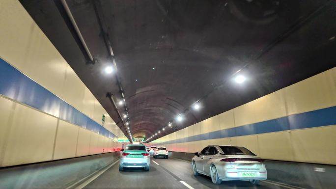 杭州文一路隧道繁忙的早高峰