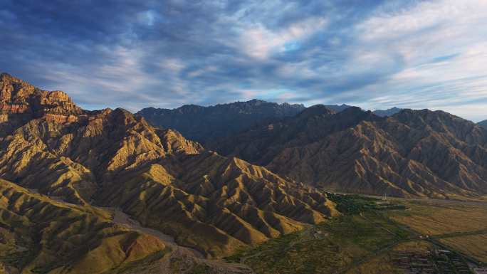 航拍宁夏贺兰山