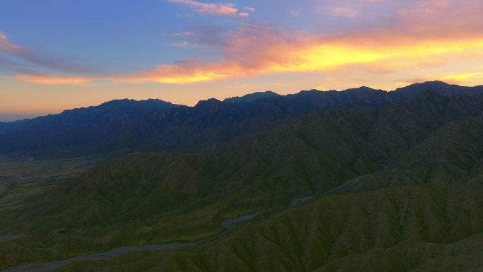 航拍宁夏贺兰山日出