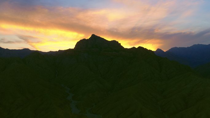 航拍宁夏贺兰山日落