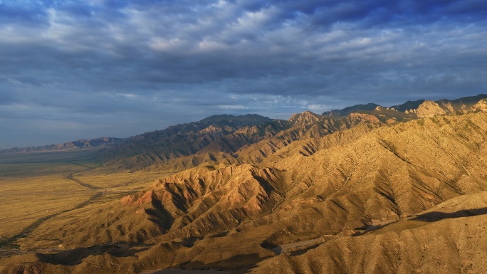 航拍宁夏贺兰山