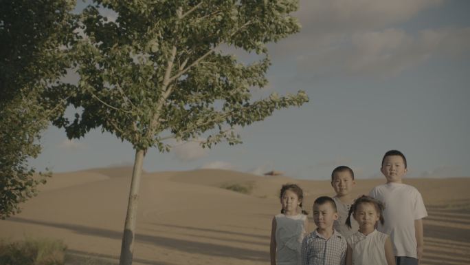 沙漠中的孩子们