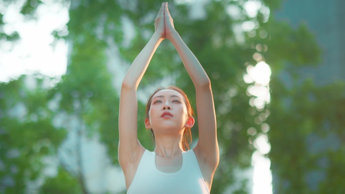 城市公园瑜伽健身