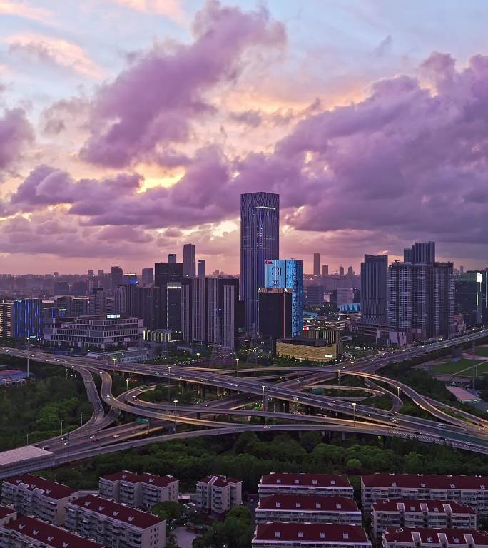 4k实时航拍上海前滩中心立交桥日落晚霞