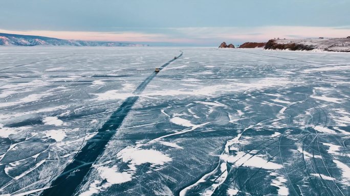 【4k】贝尔加湖湖面雾气缭绕景色