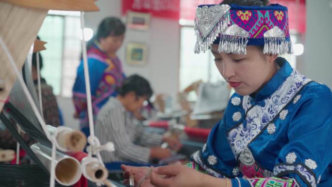 【4K】少数民族织锦织布刺绣