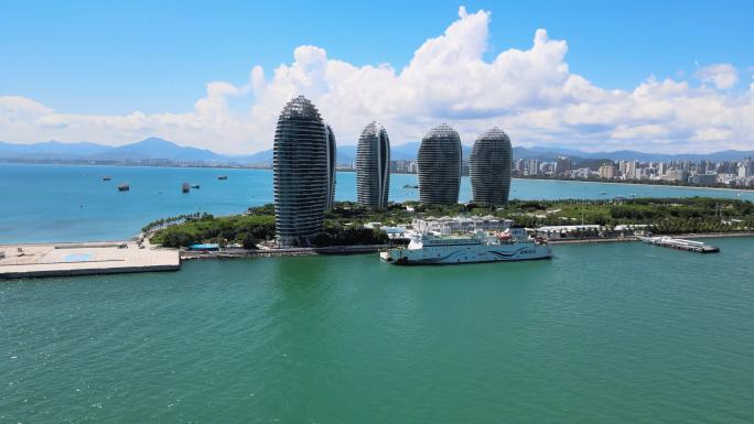 海南三亚湾游艇海岛水上活动航拍