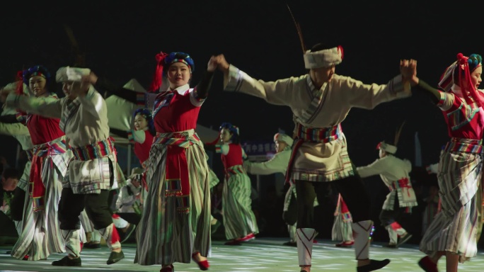 云南贡山怒族仙女节晚会:鲜花节晚会