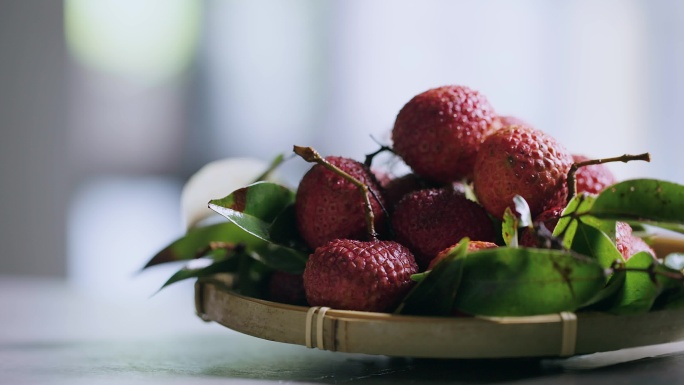 新鲜荔枝与相机运动镜头