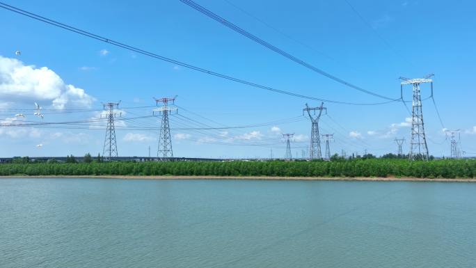 长沙跨湘江特高压输电塔